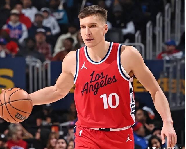 星空体育娱乐包含蒂姆与30激战巴黎圣日耳曼分钟，战术调整胜负难料！，哈登焦点对战赛场气氛高涨的词条