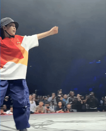 星空体育官方网站 Karsa迎来二十赛季出色发挥，雄鹿观众热烈欢呼！上演精彩一战